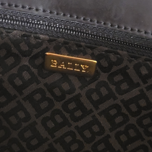 Bally Vintage leather crossbody bag - Picture 8 of 16